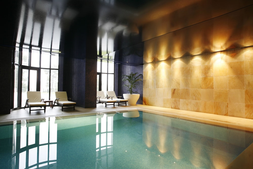 swimming pool spa