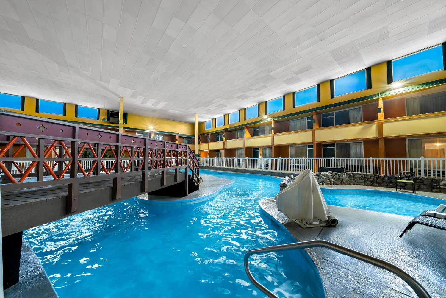 Clarion Inn & Suites and Convention Center 27/29