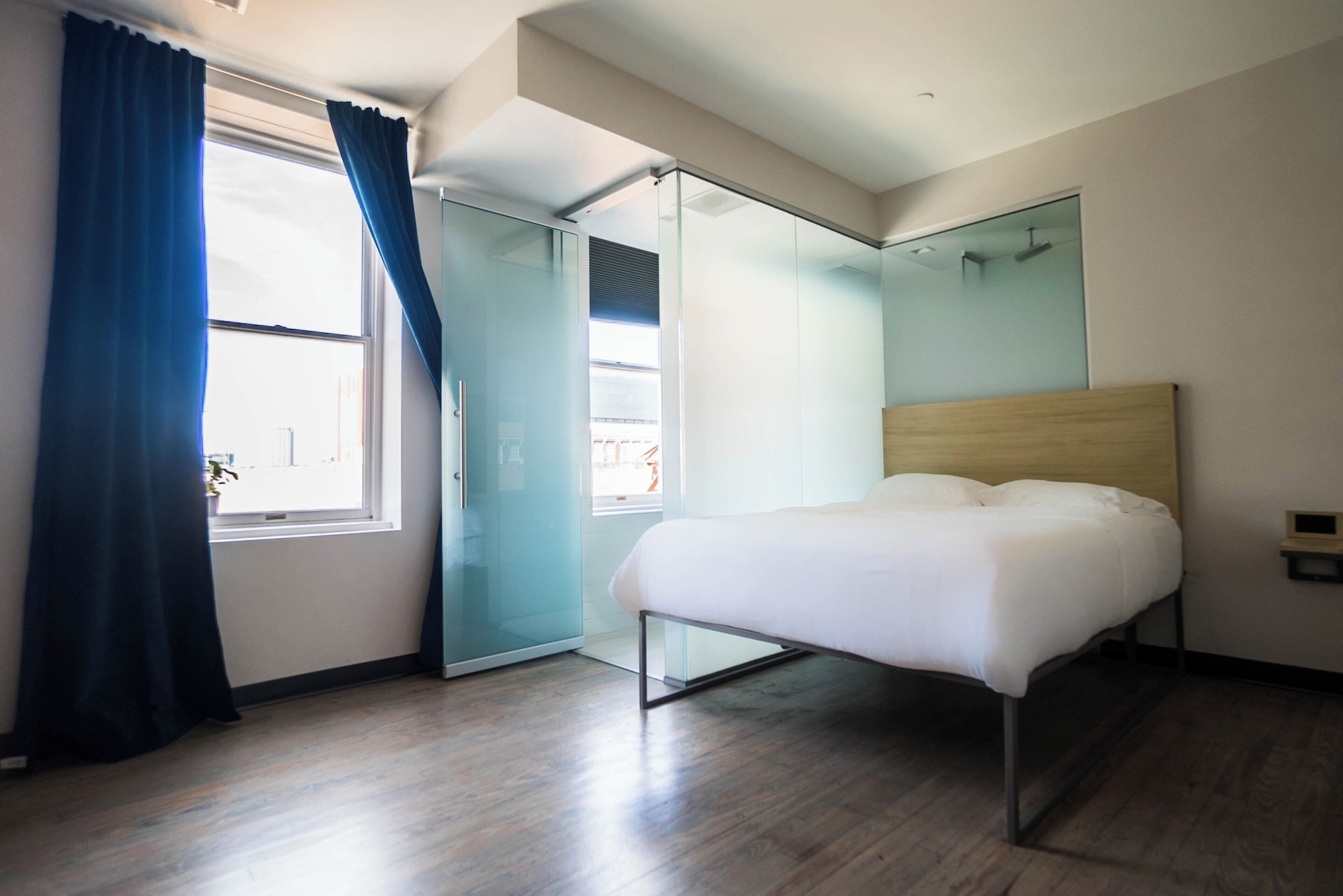Vip, Sova, Queen Bed