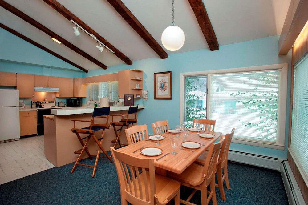 Bluebird Cady Hill Lodge 35/50