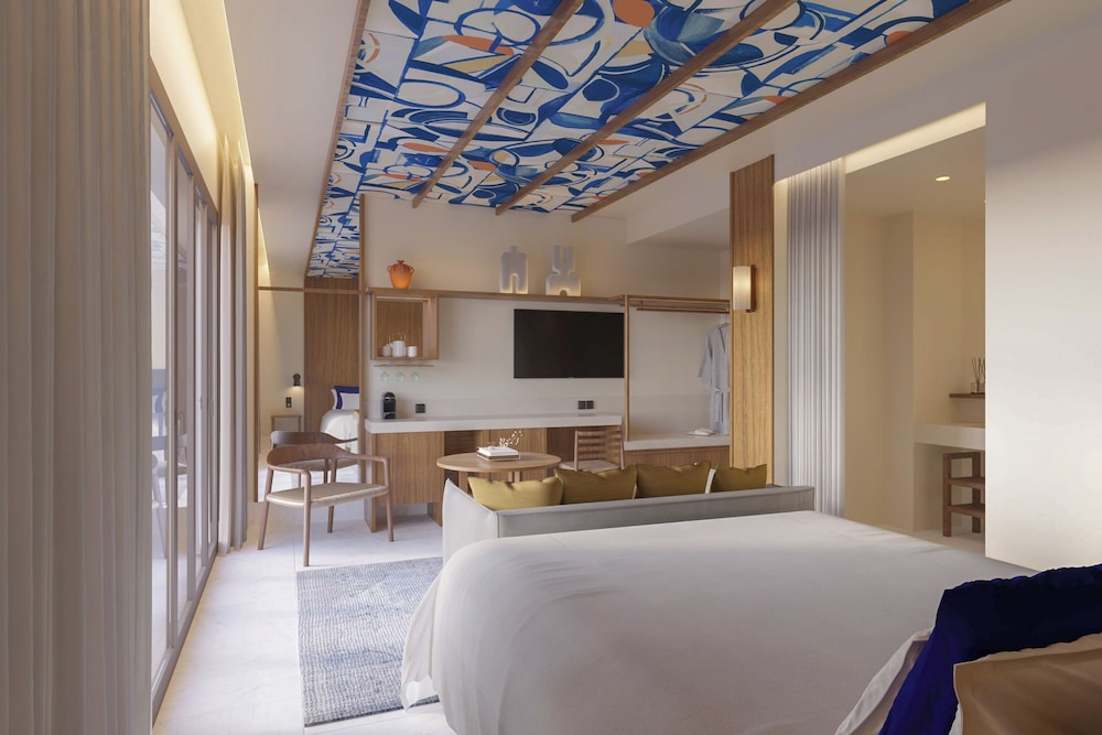 Ultimate, Me, Panoramic, Suite, King Bed