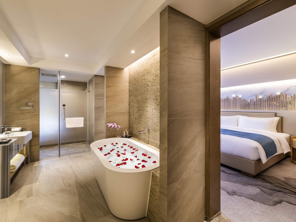 Mercure Chengdu Huapaifang (Opening December 2018) 66/69