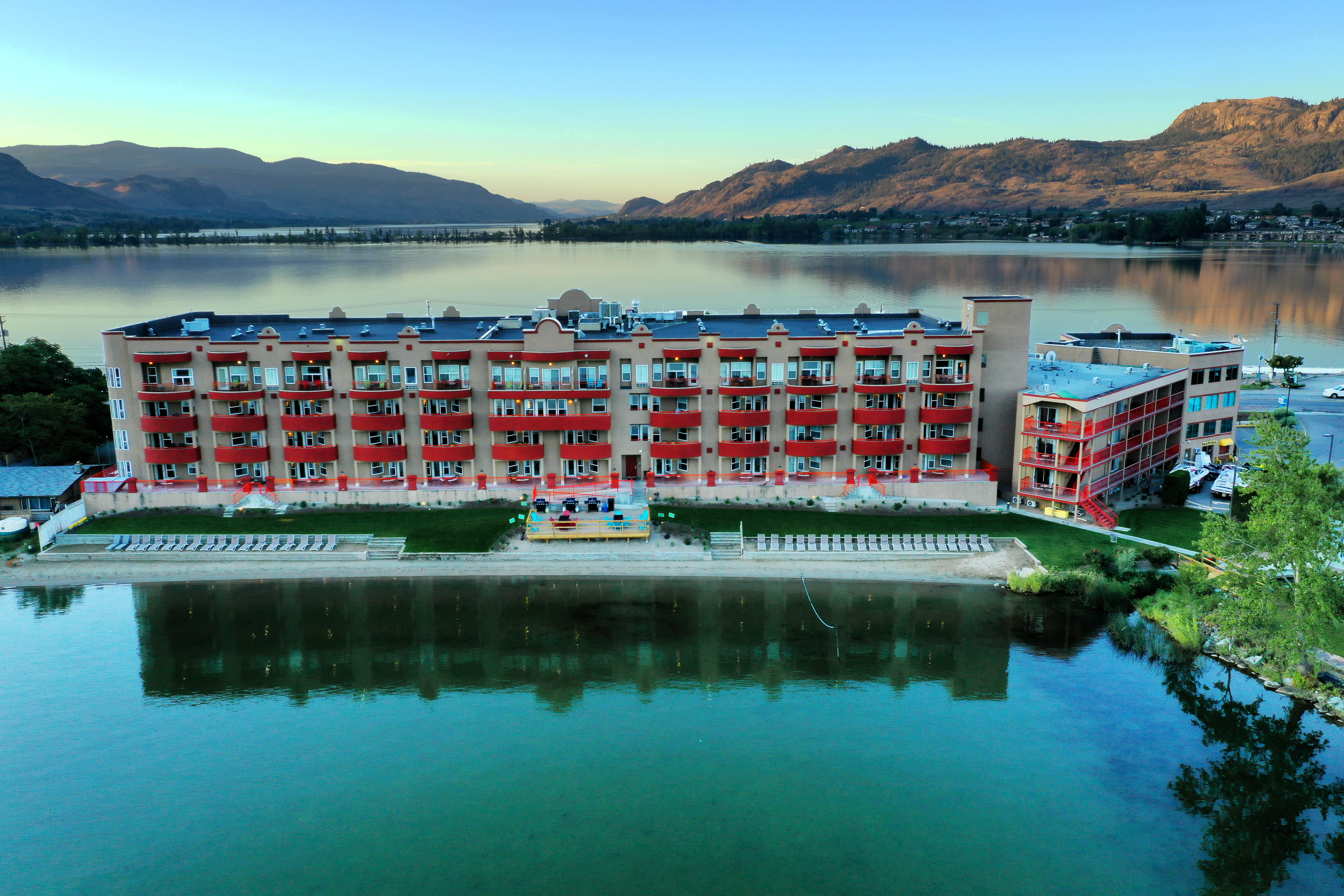 Holiday Inn Osoyoos 6/81