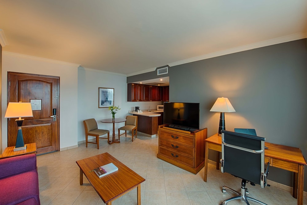 Crowne Plaza Panama 48/80