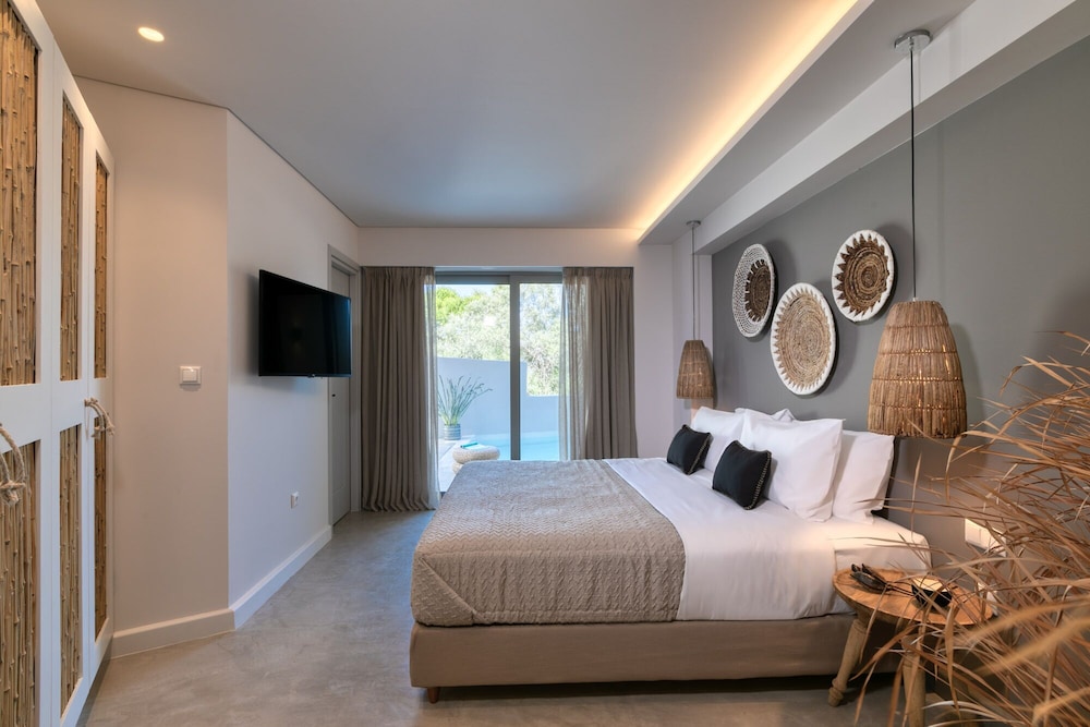 Elegant, Double Bed, Sea View, Private Pool