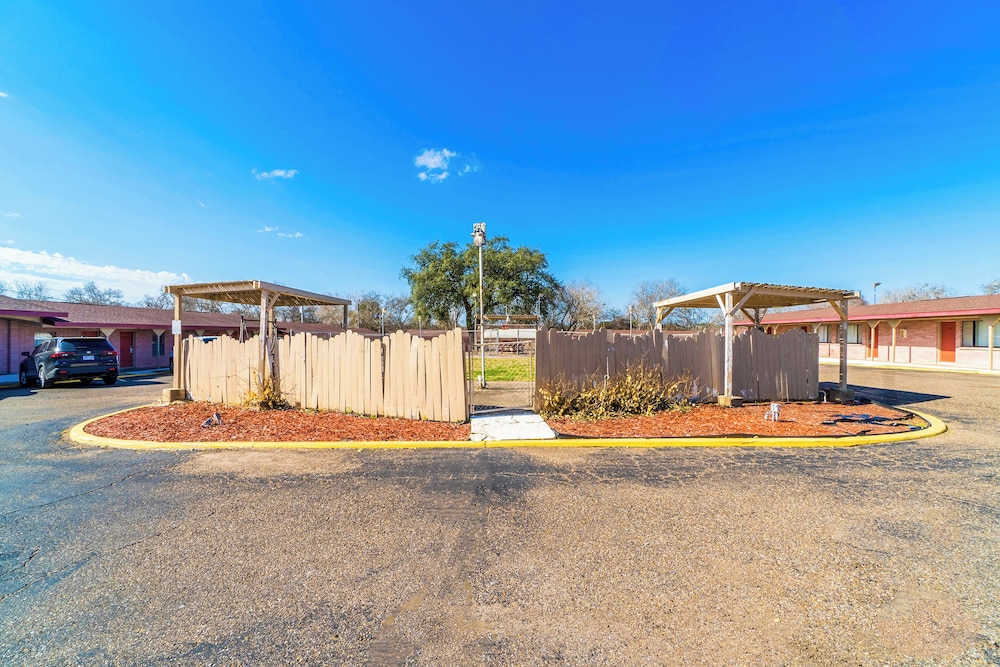 OYO Hotel Beeville US 181 49/64