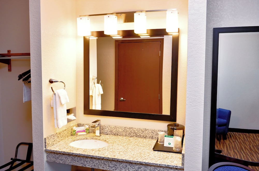 غرفة بسريرين كوين، Cobblestone Inn & Suites - Monticello 4/10