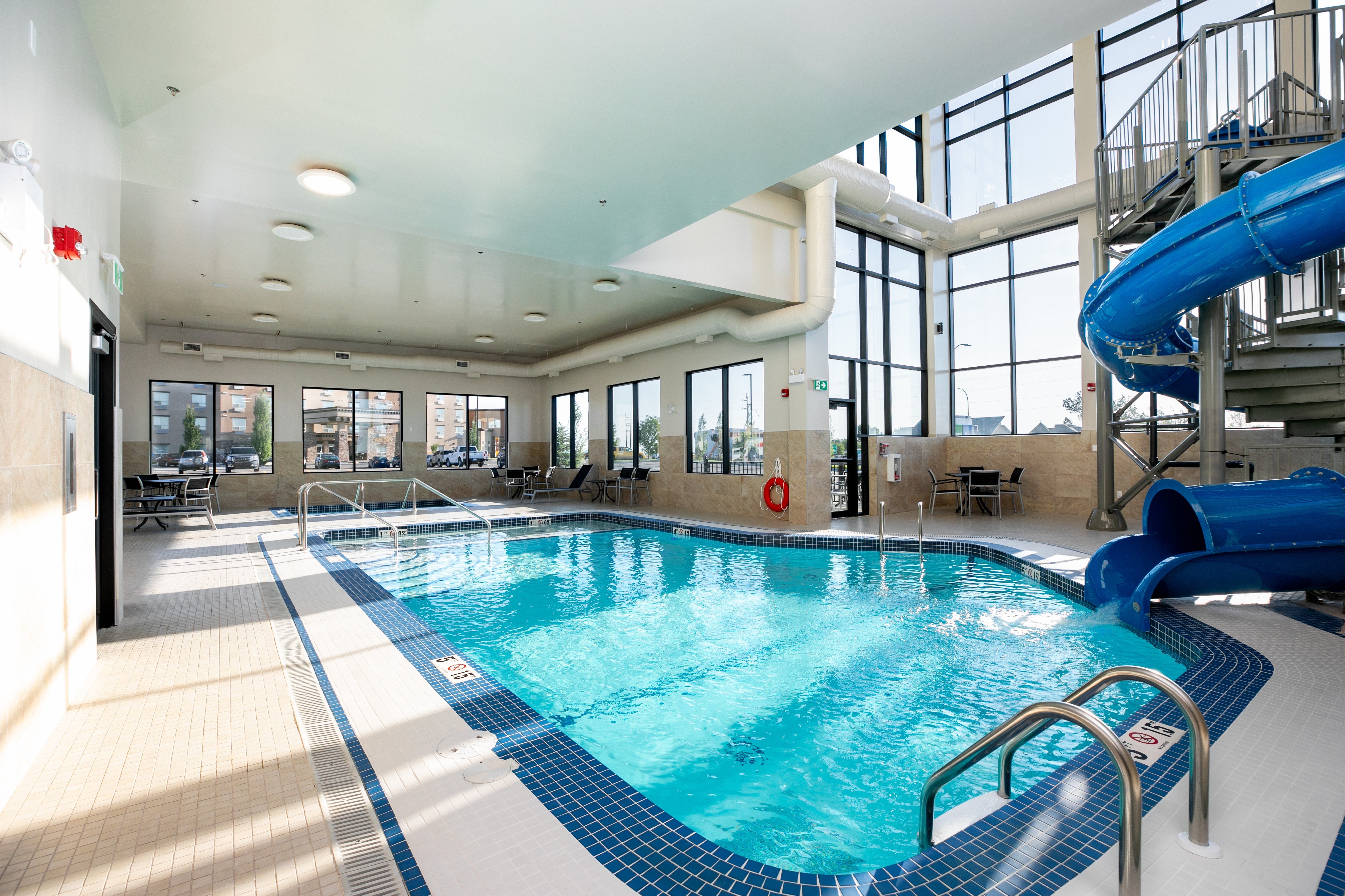 Holiday Inn Express Lethbridge Southeast 48/72