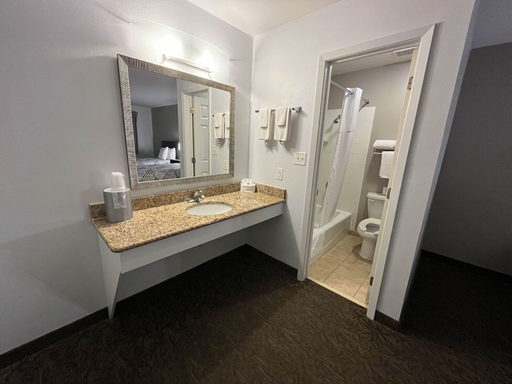 Motel6 Junction, TX - Llano River 58/60