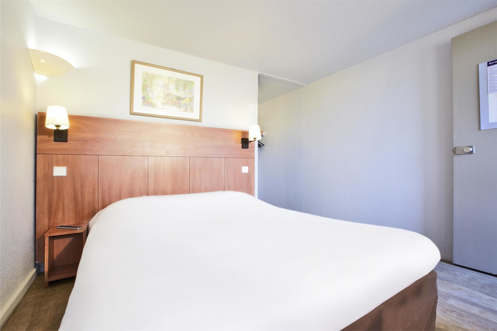 STANDARD, QUEEN BED