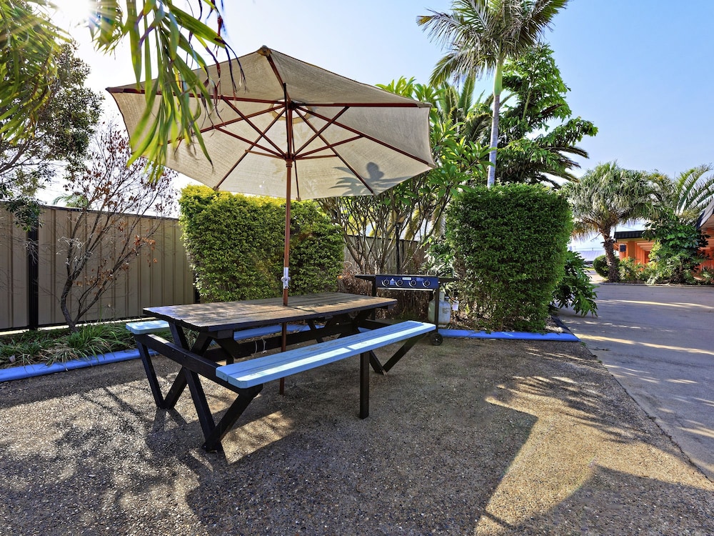 RIVIERA MOTEL BUNDABERG 34/44