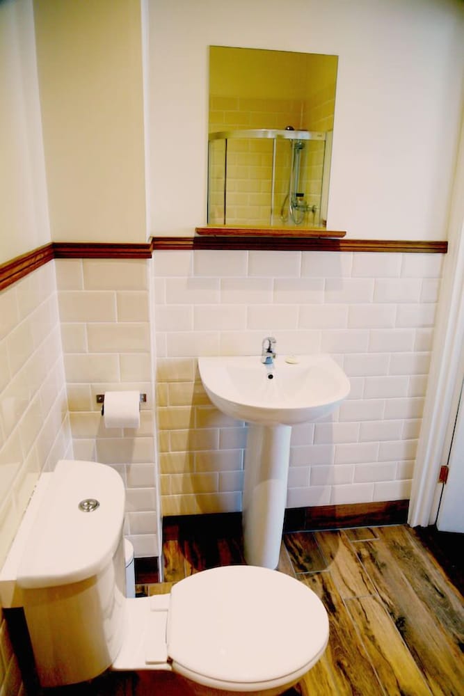 Number 8 The Townhouse 35/38