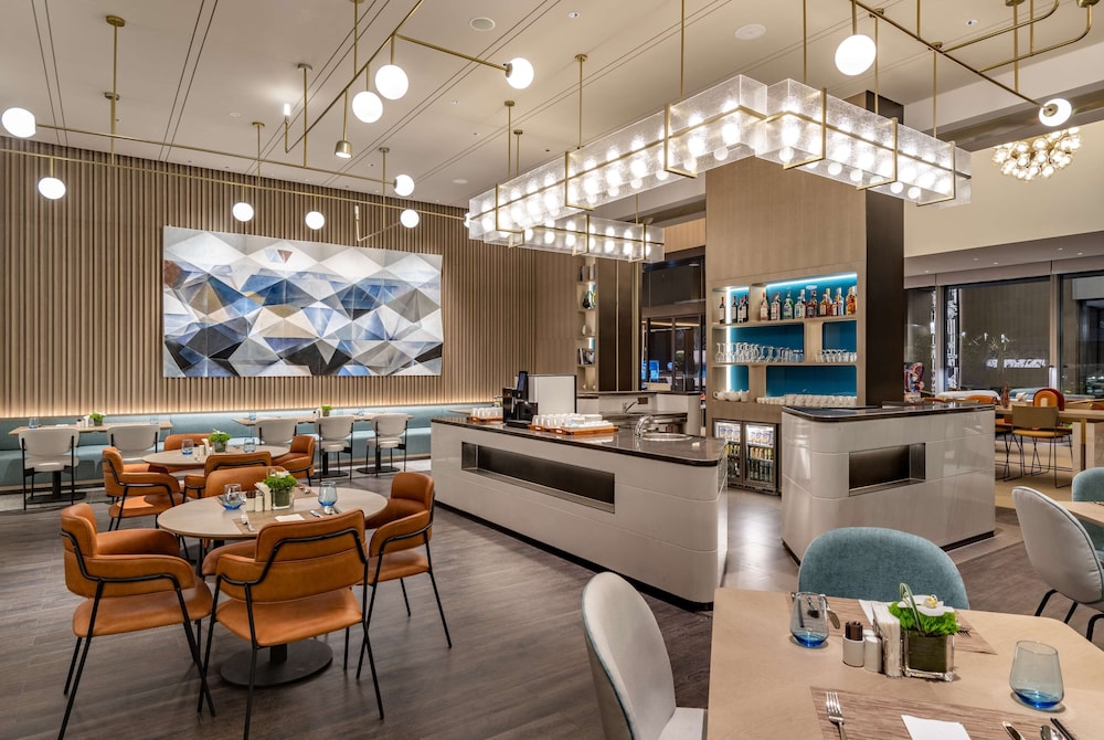 Hilton Garden Inn Shenzhen World Exhibition & Convention Center 40/48