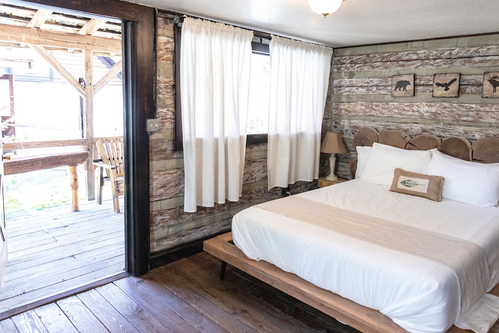 Paradise Village Hotel 17/67