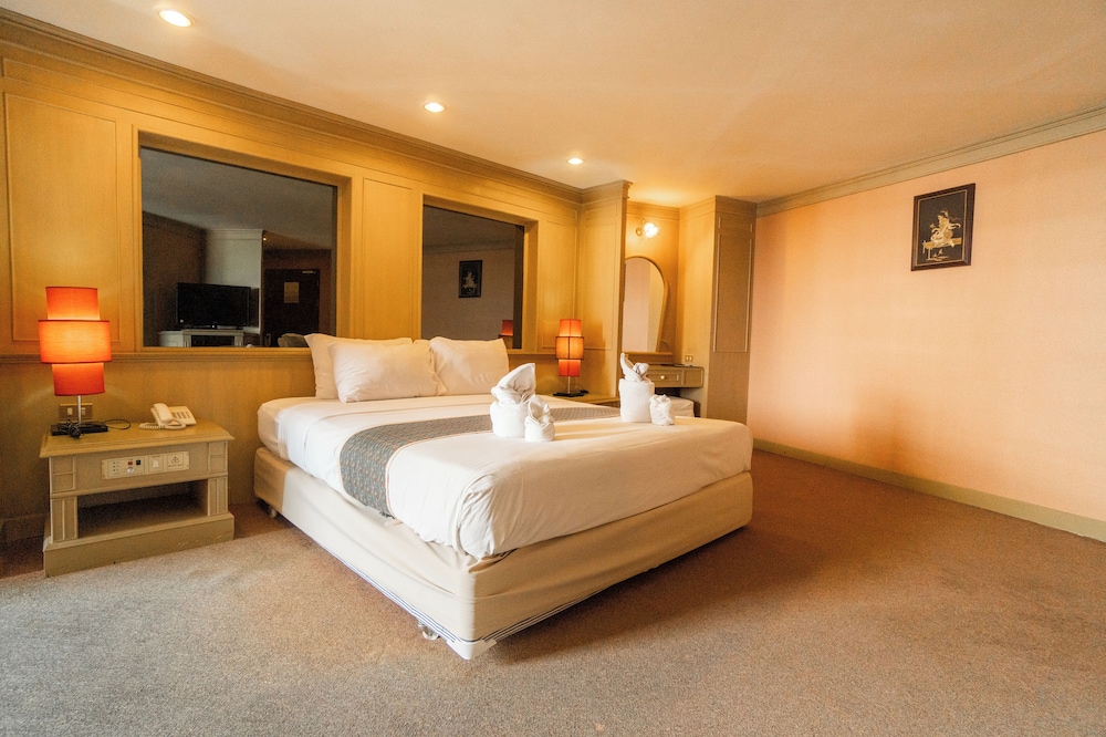 Mountain Beach Hotel 34/73