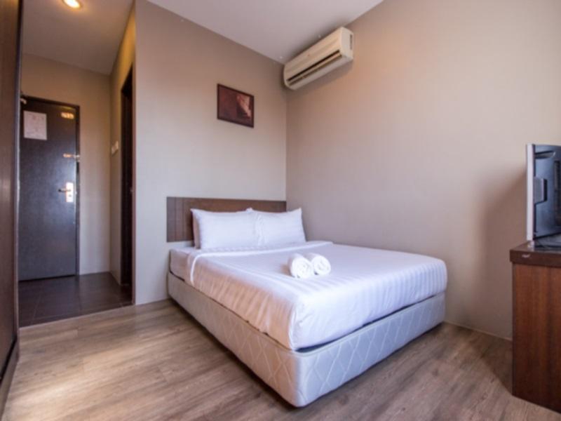 Chariton Hotel Butterworth 14/25