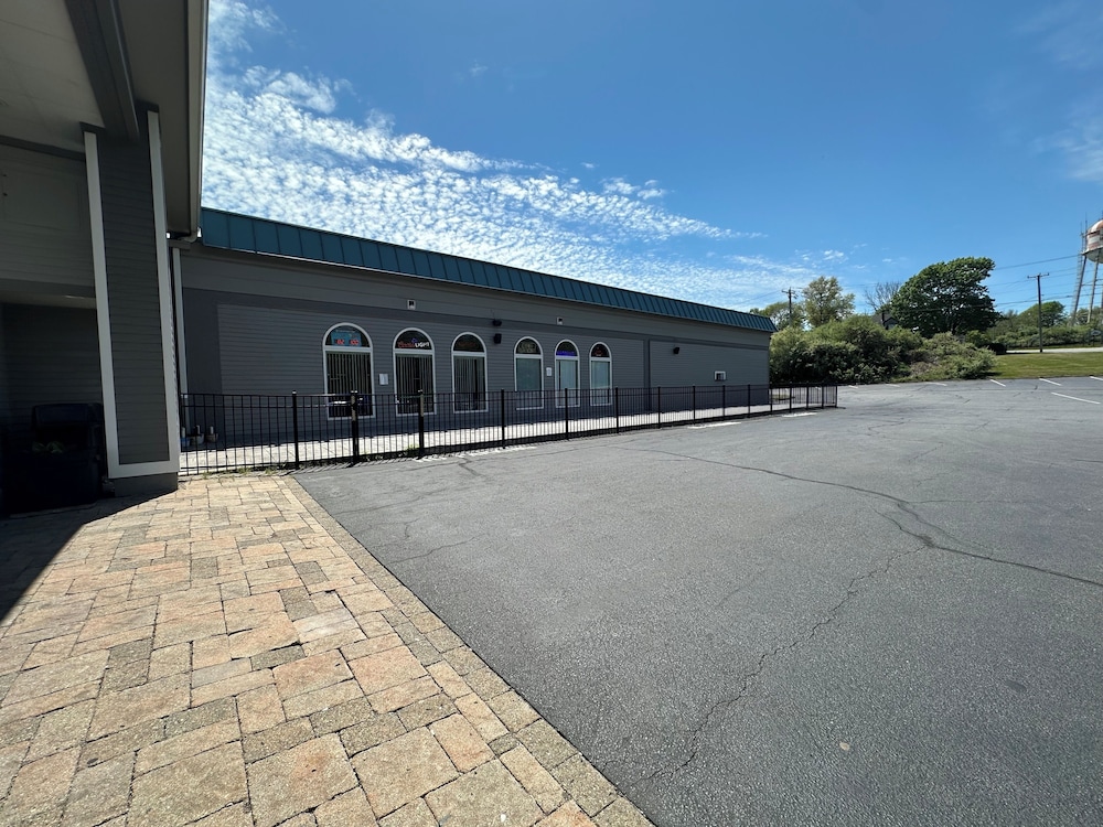 New Bedford Inn Suites 64/69