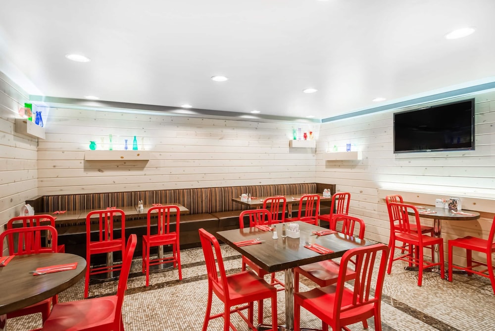 TRYP by Wyndham New York City Times Square Midtown 37/44