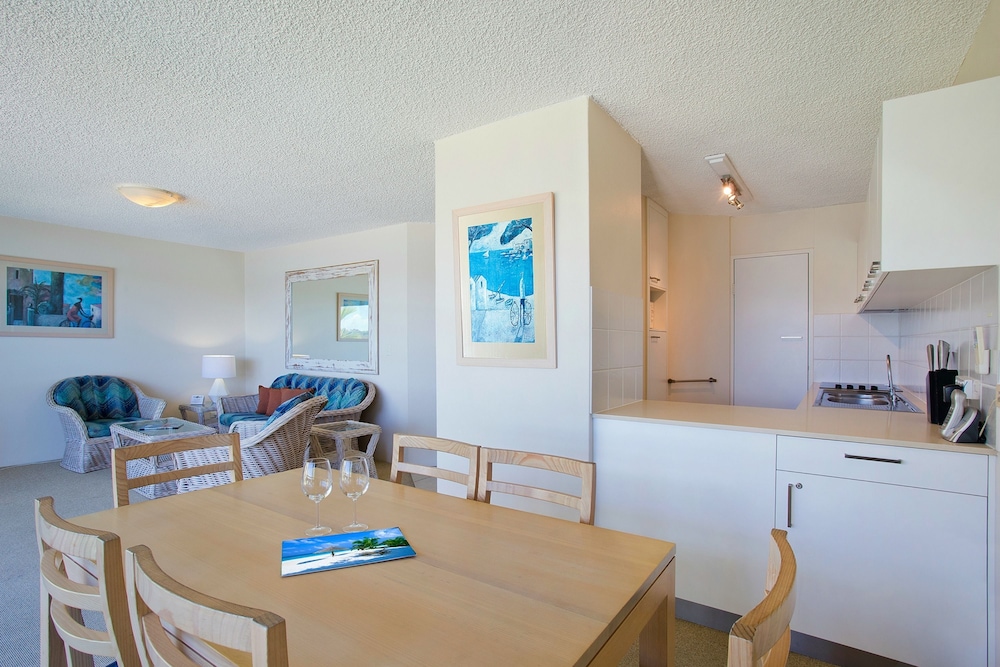 NOOSA SHORES RESORT 59/70