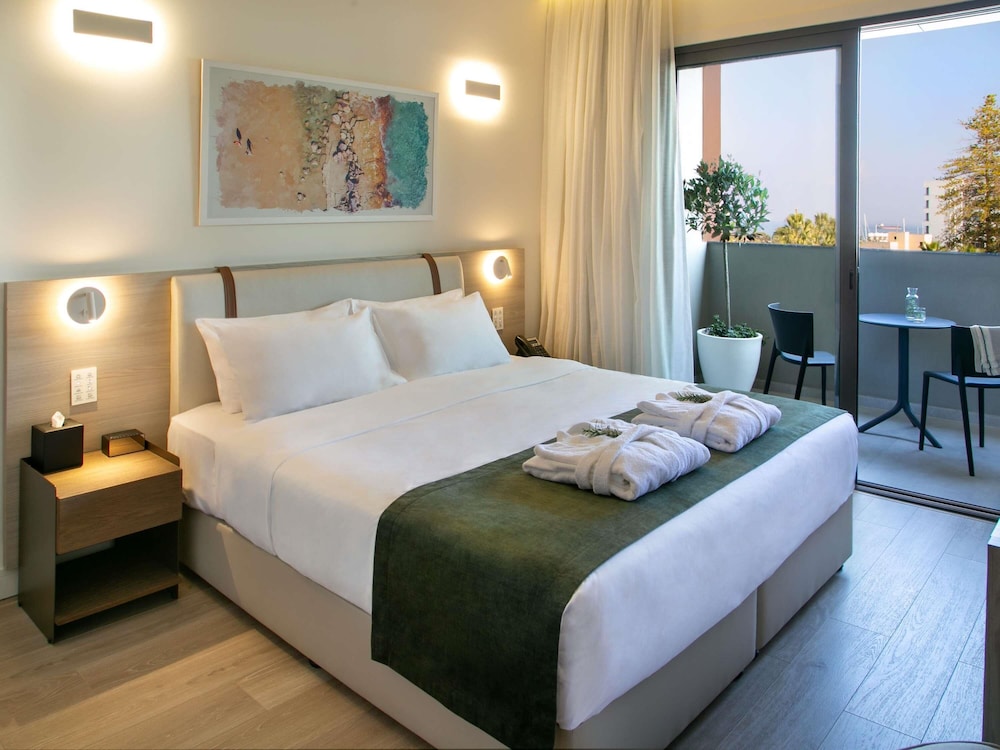 Mercure Larnaca Finikoudes Beach 19/60