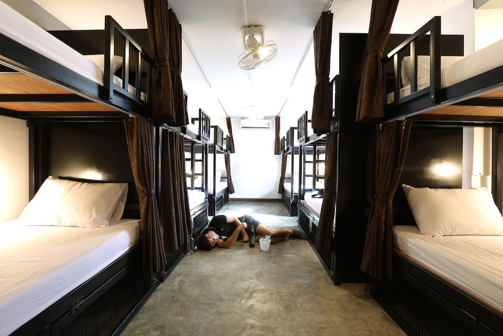 Balcony Party Hostel - Adult 18+ 9/22