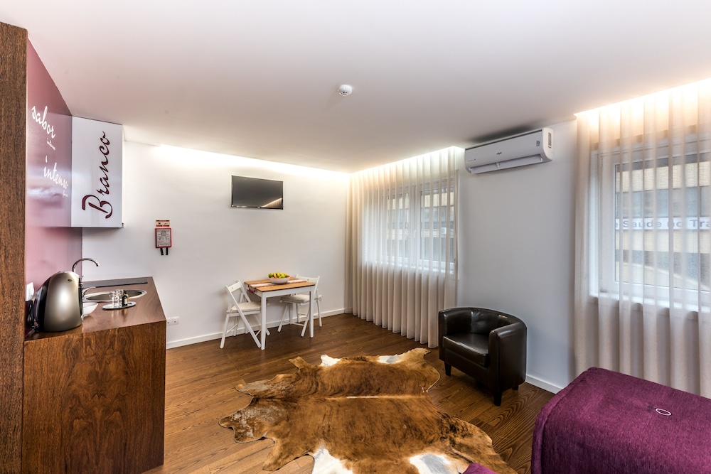 Lounge Inn 33/50