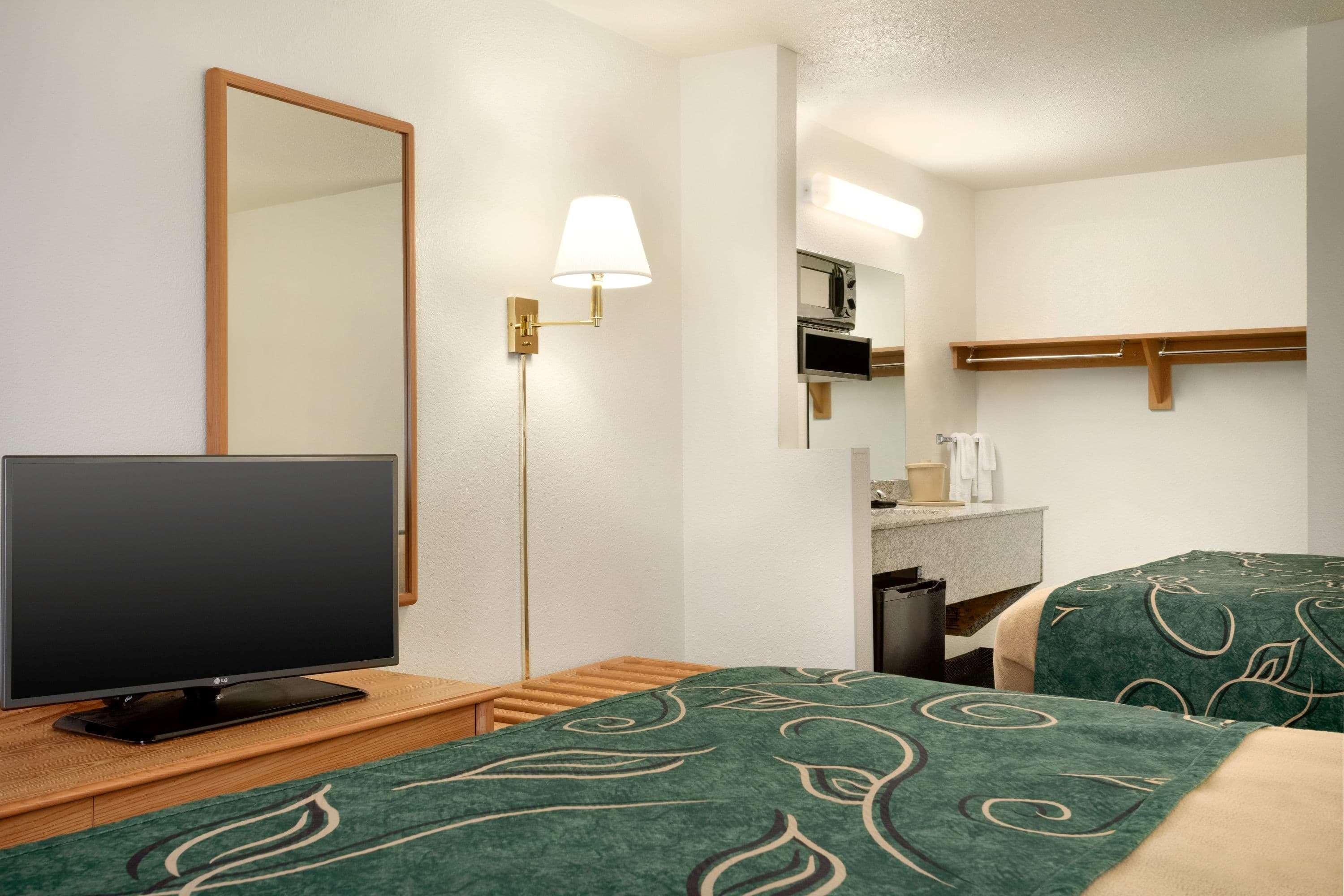 Travelodge By Wyndham Cheyenne 13/18