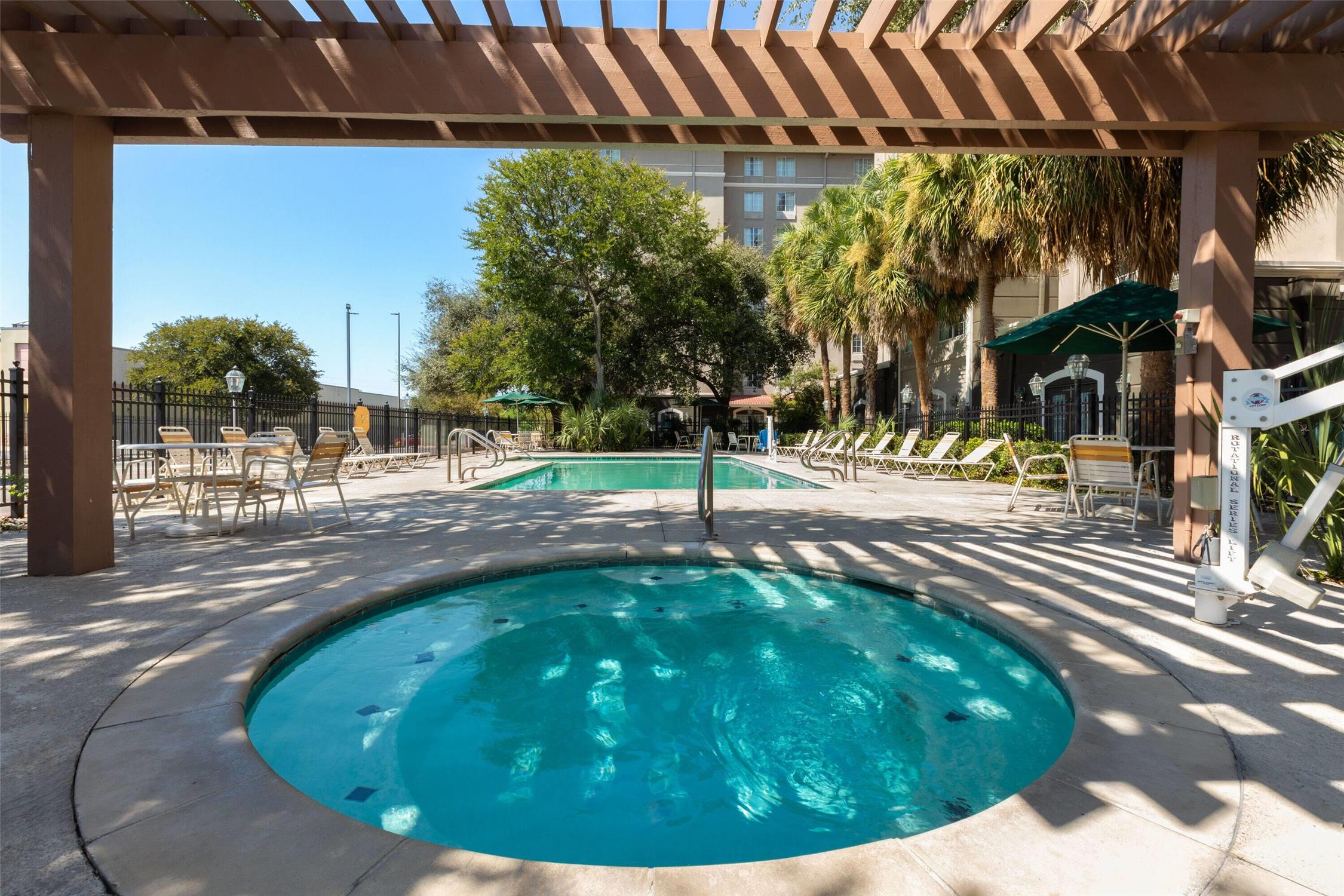 La Quinta Inn & Suites by Wyndham San Antonio Airport 33/63
