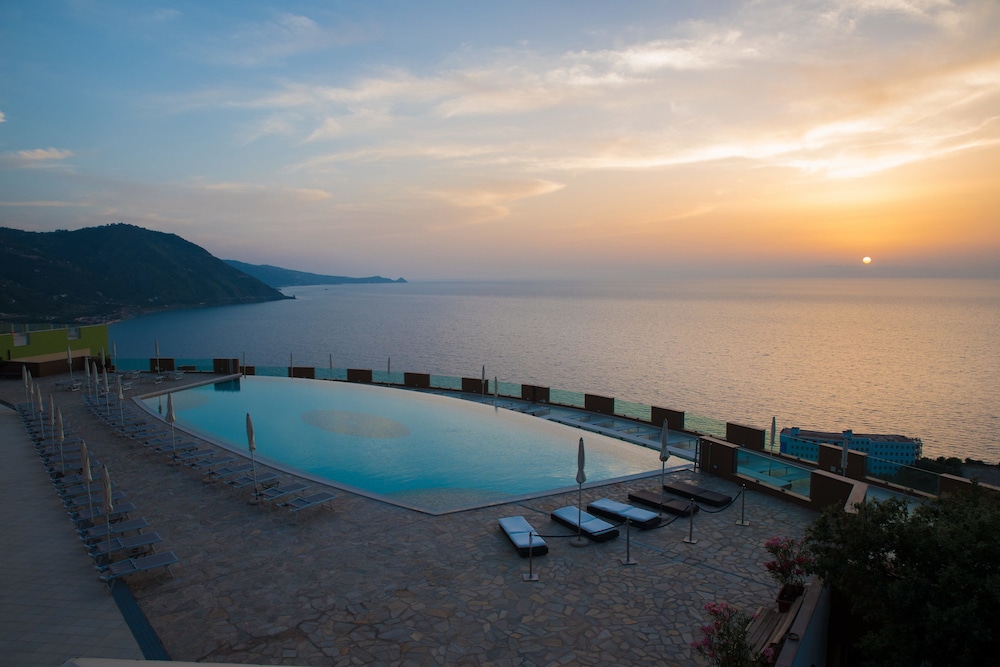 GH Avalon Sikani Resort 59/69