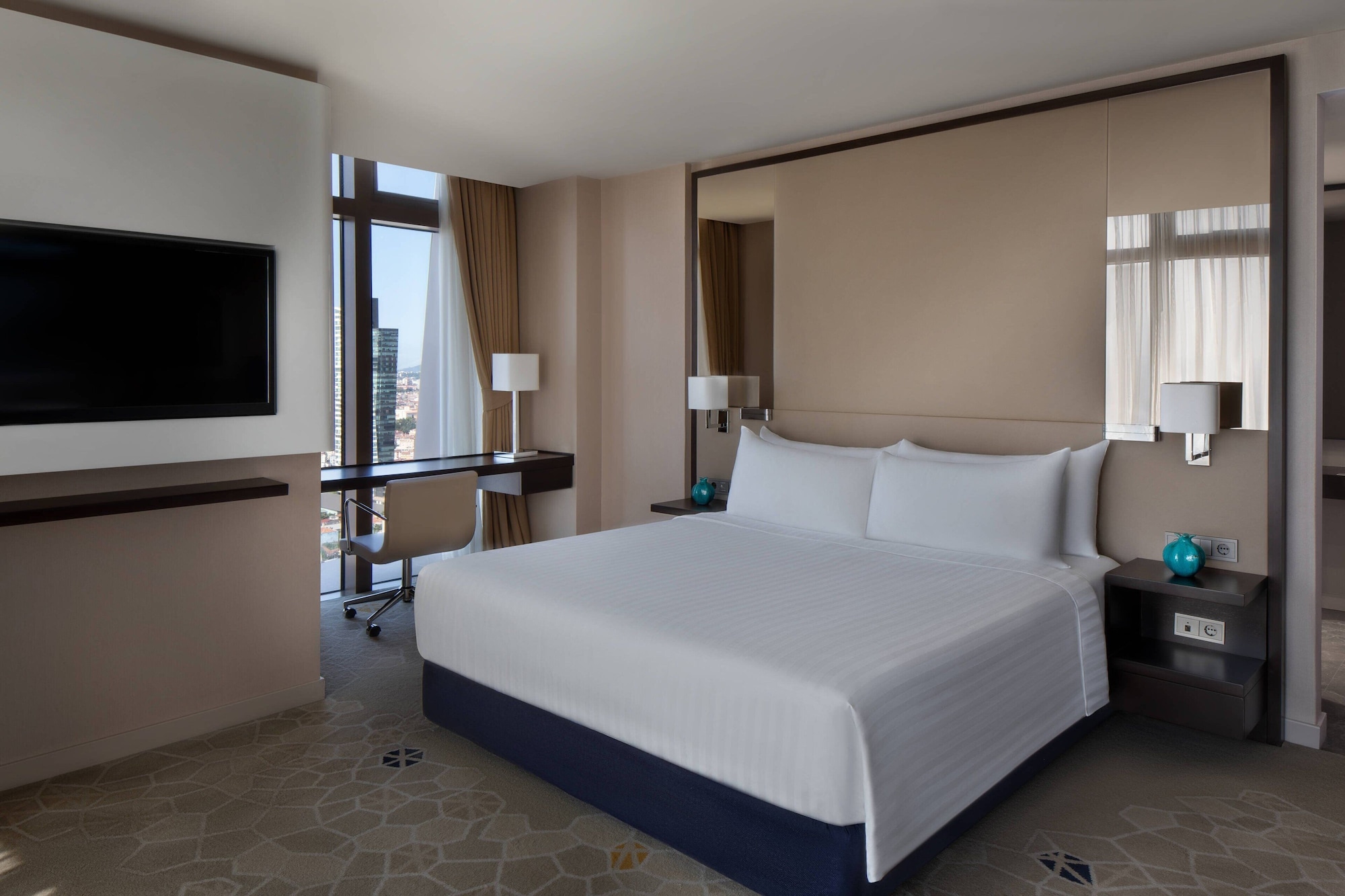 Deluxe, King Bed, City View