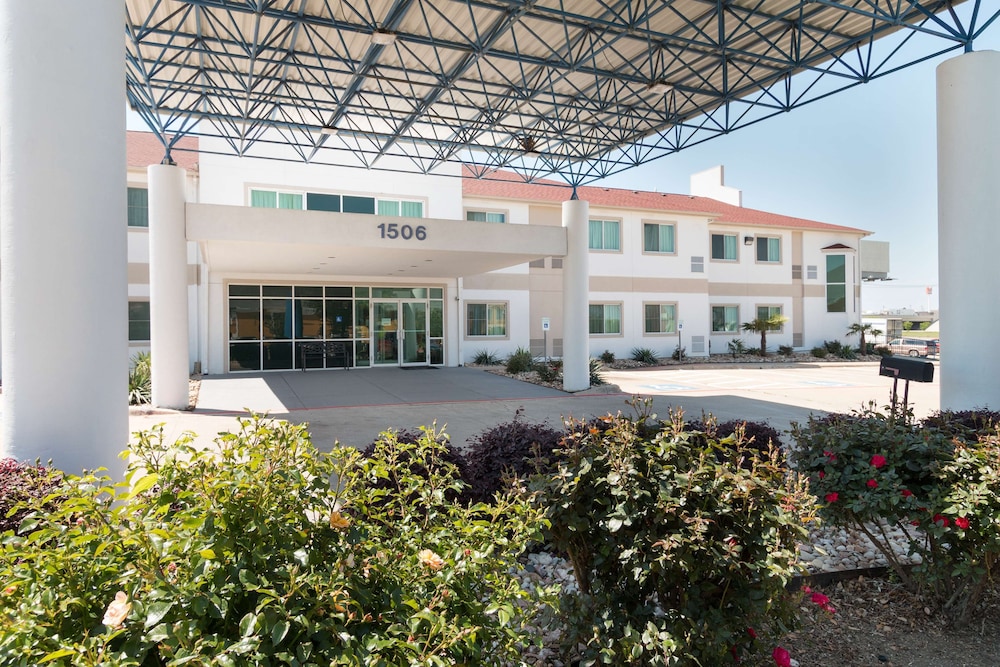 Motel6 Hillsboro, TX 7/40