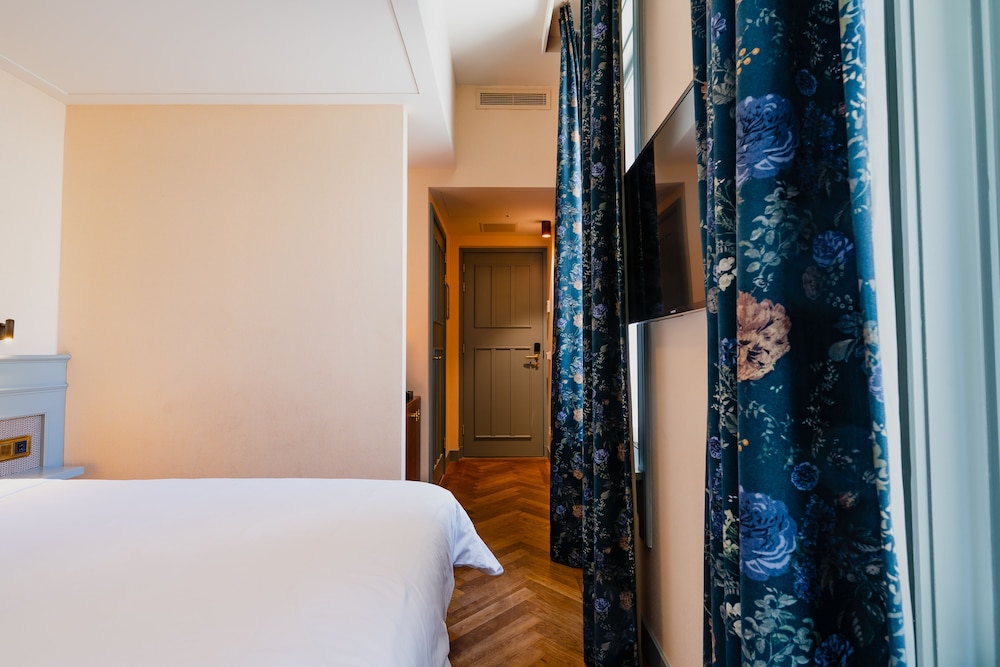 غرفة أساسية بسرير كوين، Hotel Mercier 5/10