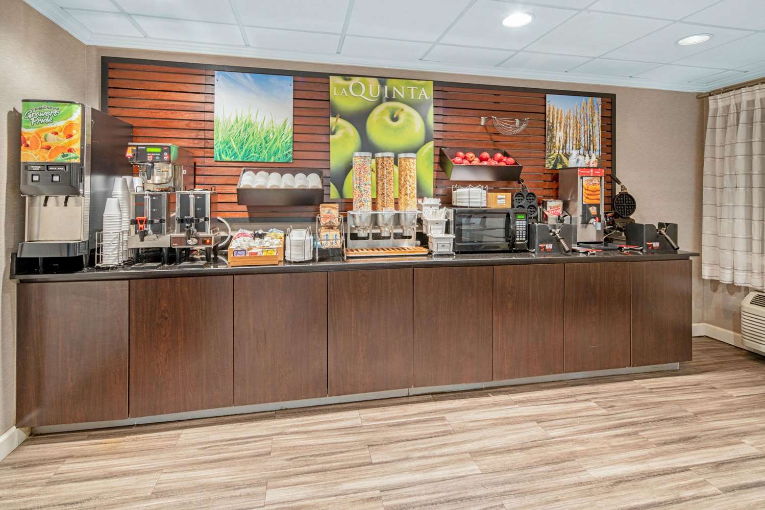 La Quinta Inn & Suites by Wyndham Baton Rouge Siegen Lane 12/55