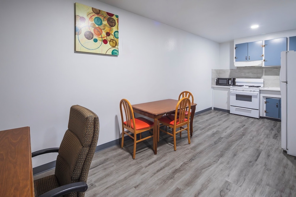 Hitching Post Studios Inn 44/63