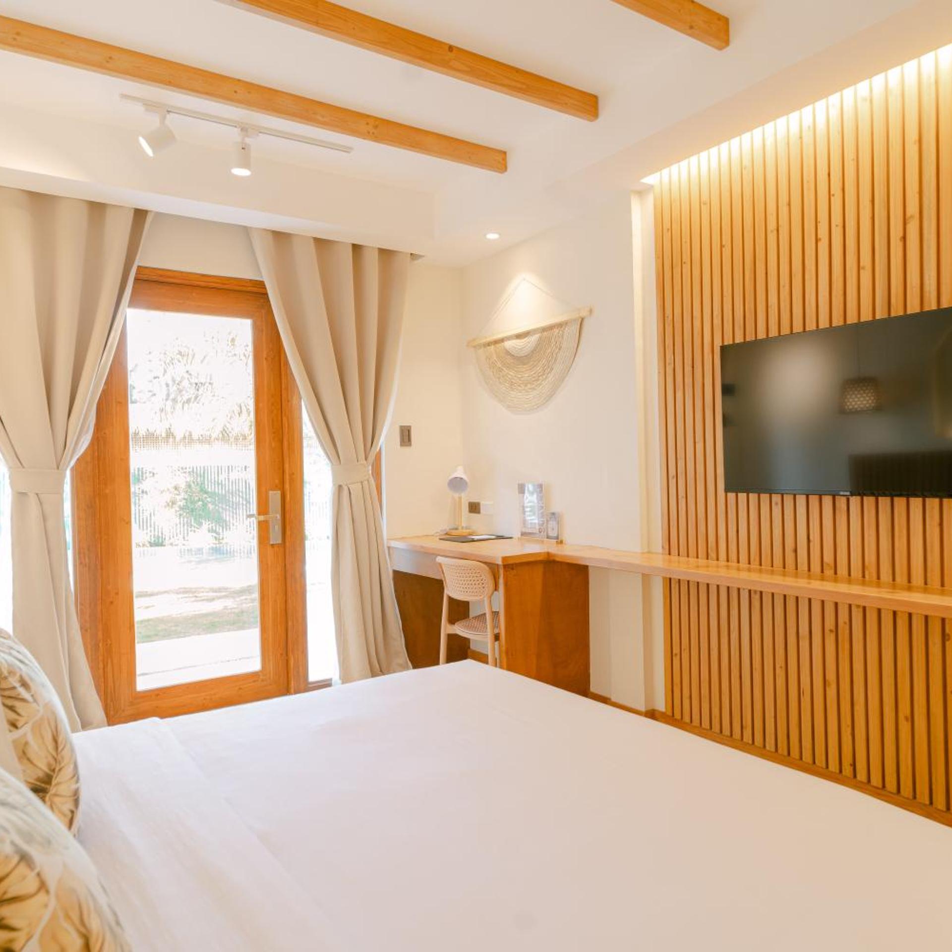Leux Hotel 13/40