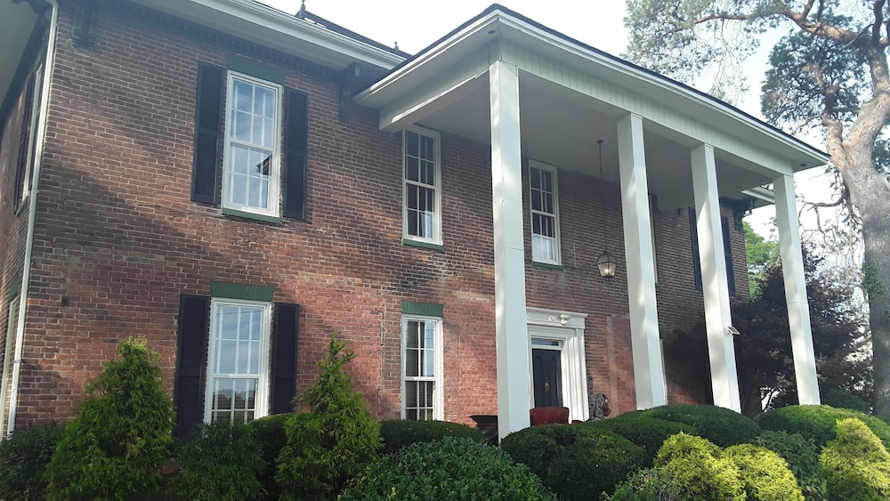 Emmas Bed and Breakfast 1/28