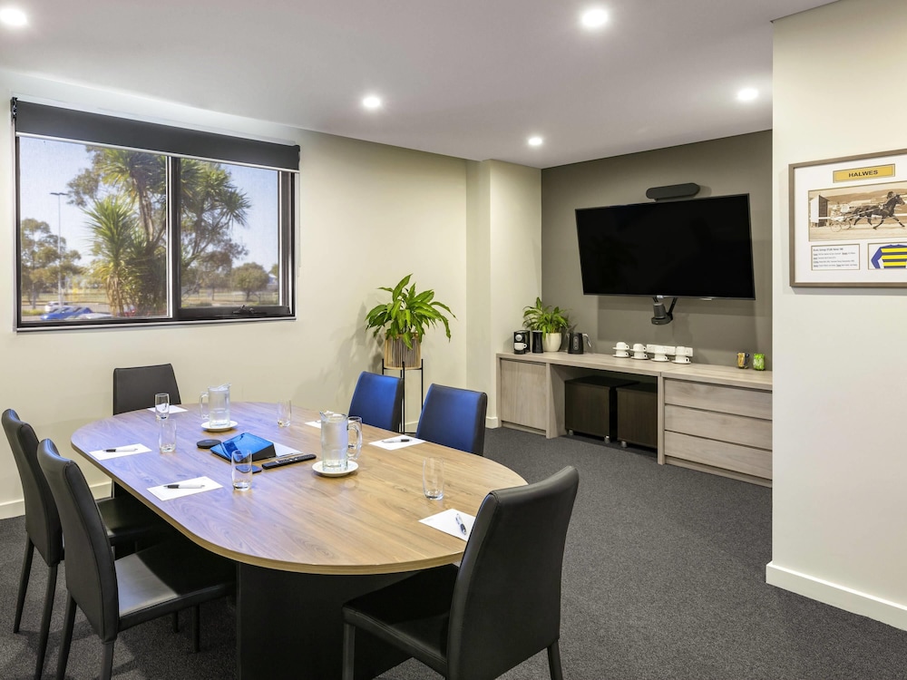 Mantra Melbourne Melton 28/37