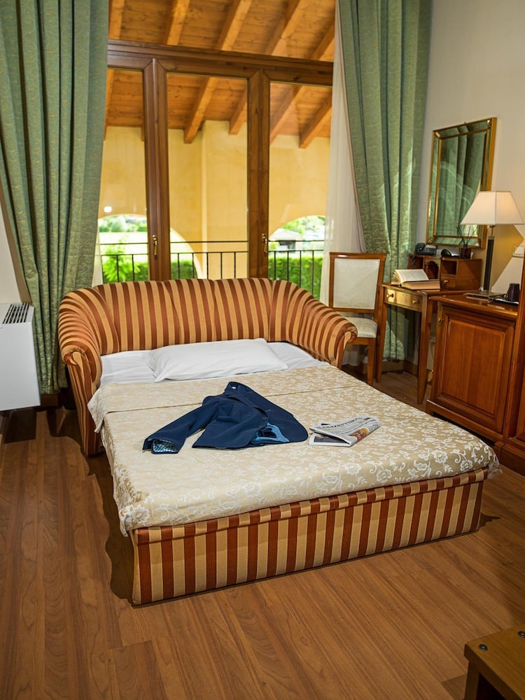 Venice Resort 34/72