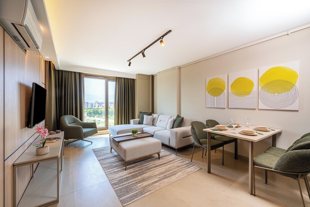 DELUXE, APARTMENT, BALCONY