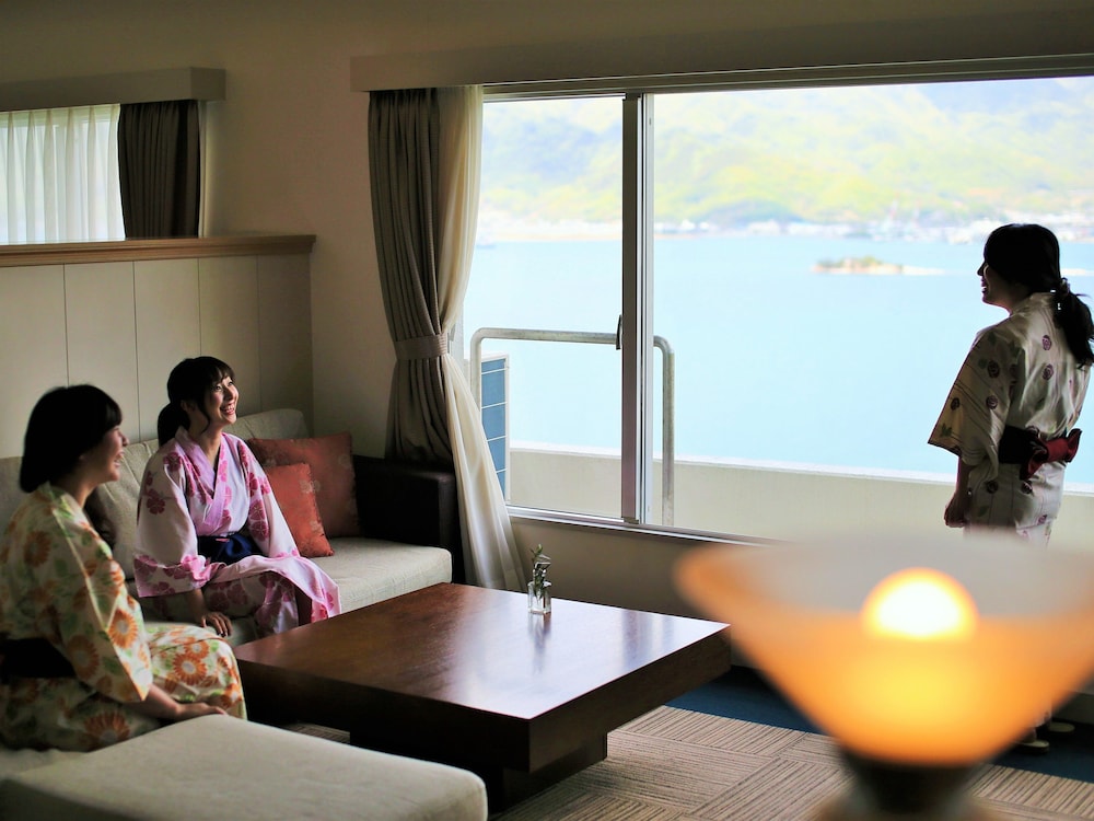 BAY RESORT HOTEL SHODOSHIMA 31/68