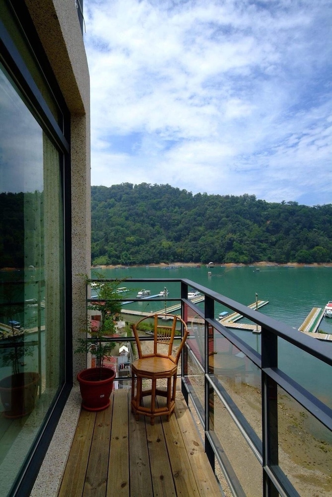 Lake View Hotel 22/47