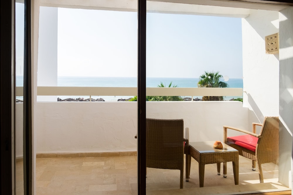 THE ORANGERS BEACH RESORT AND BUNGALOWS 23/43