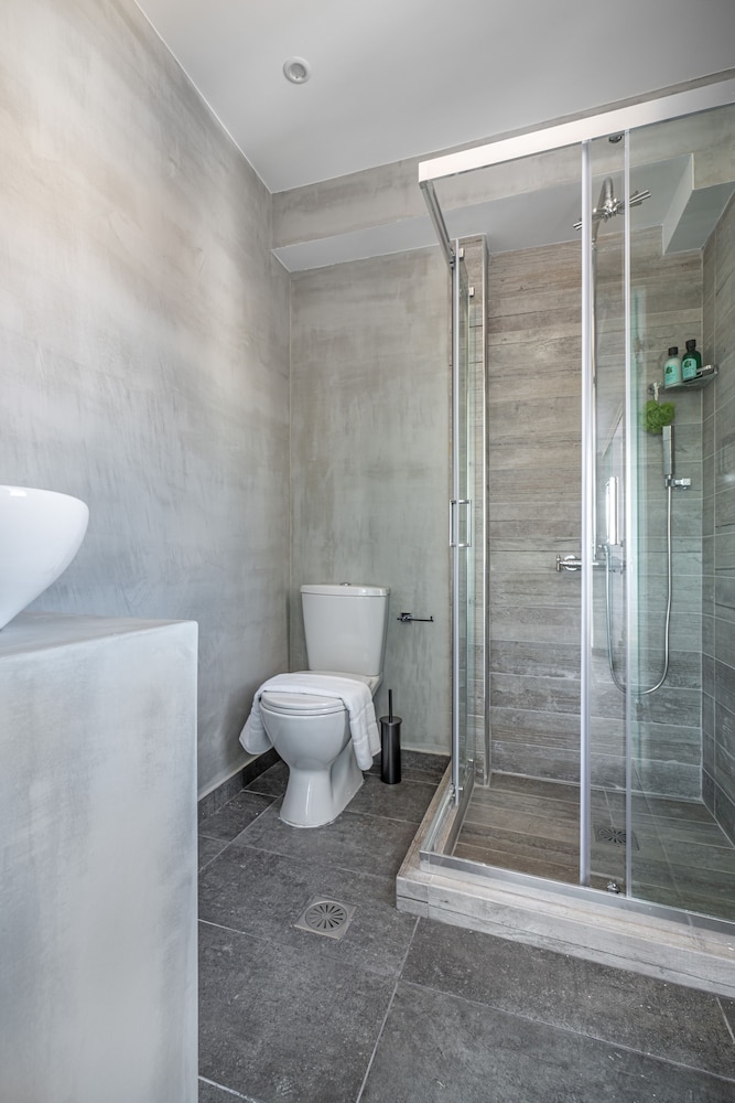 Mythos Luxury Suites 49/50