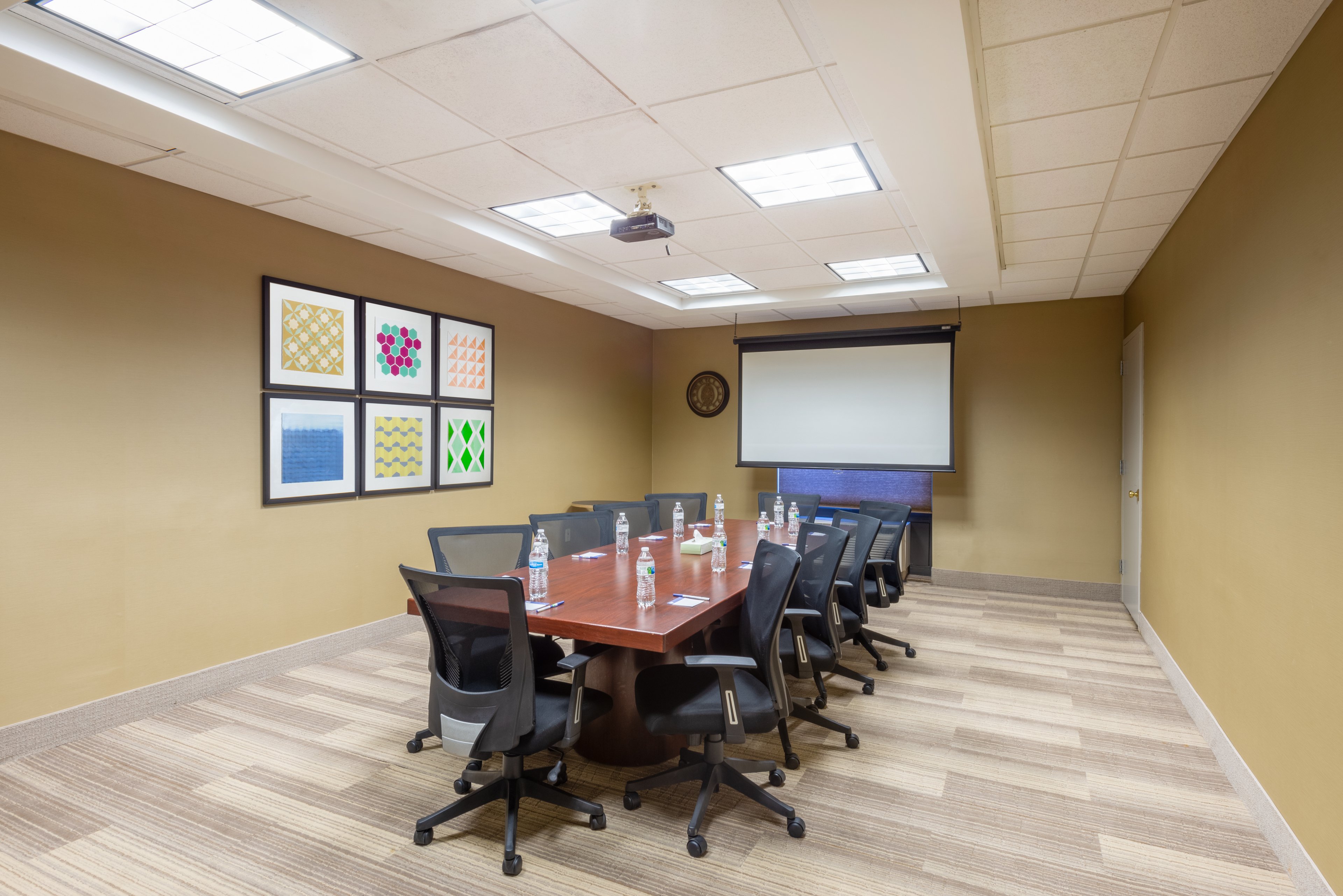 Holiday Inn Express & Suites North East (Erie I-90 Exit 41) 53/60