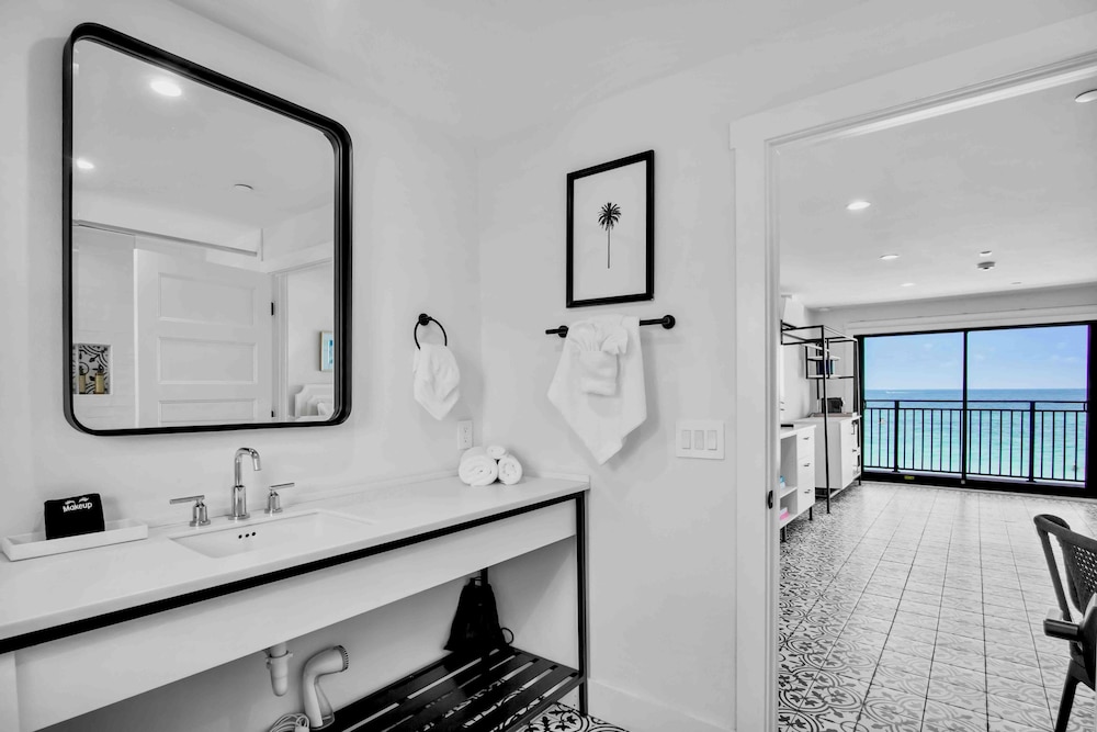 Seaside at Anna Maria Island Inn 42/46