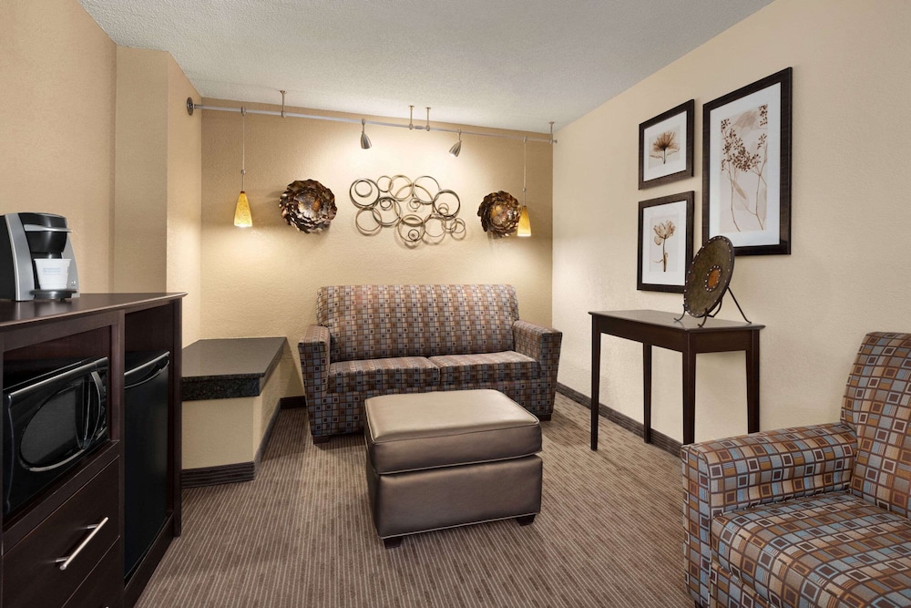 Baymont By Wyndham Owatonna 35/59