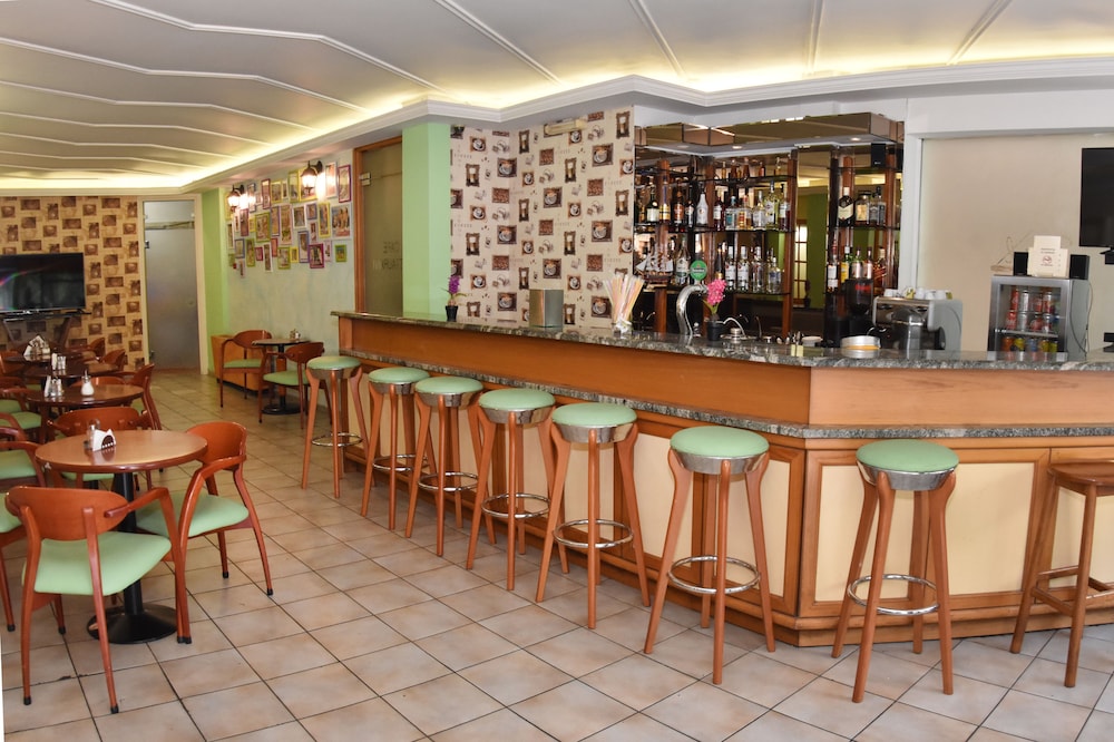 SOCRATES HOTEL 41/44