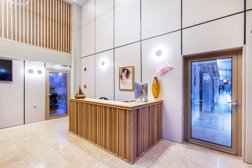 Pefki Deluxe Residences 8/50
