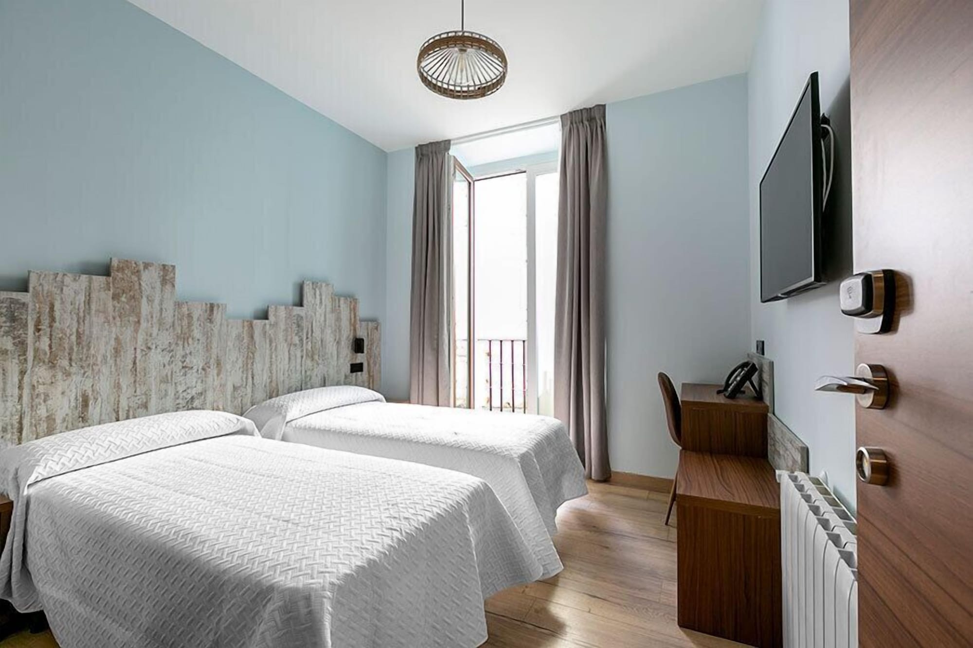غرفة بسرير كوين، Hostal Anton Martin 8/10