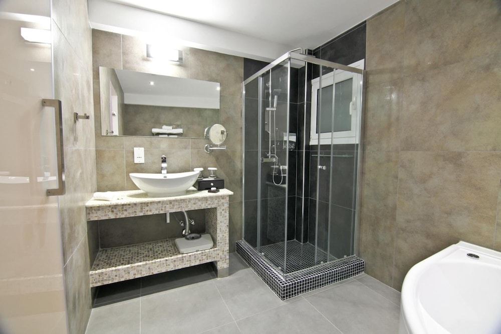 Achilleos City Hotel 45/46